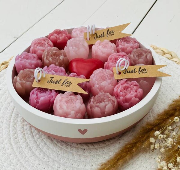 Grote schaal met roosjes