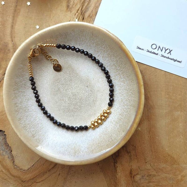 Onyx Glow Bracelet Gold