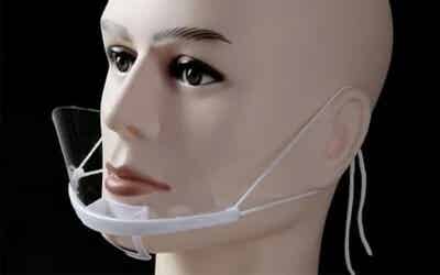 Transparant mondkapje op kin