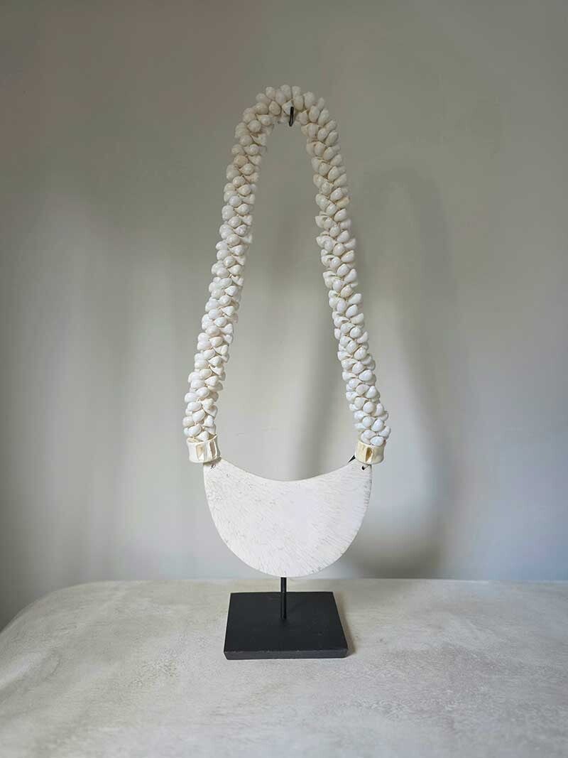 Schelpenketting op standaard Amelia