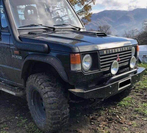 Paraurti Posteriore mitsubishi pajero Paraurti Anteriore mitsubishi pajero Completo di griglia