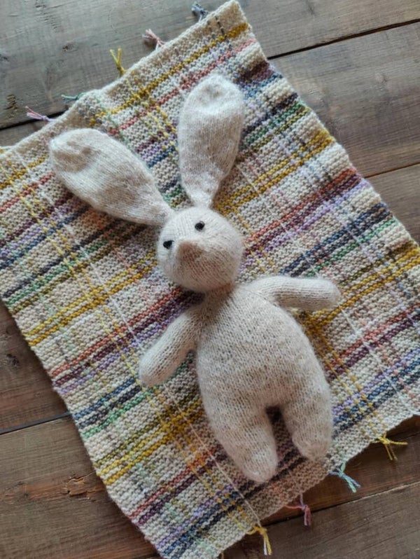 Harepus med klær - med og uten Aftenstrikk minipledd