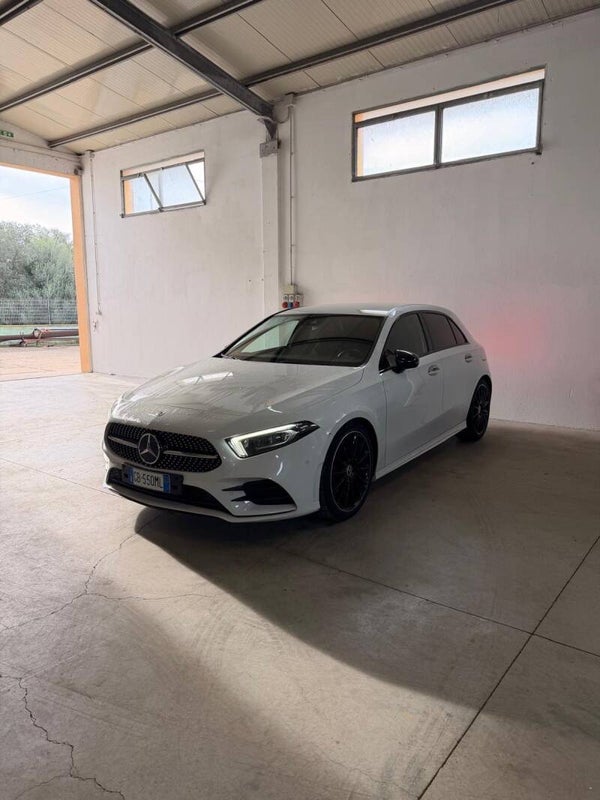 Mercedes-Benz A 200 d Premium AMG Automatica