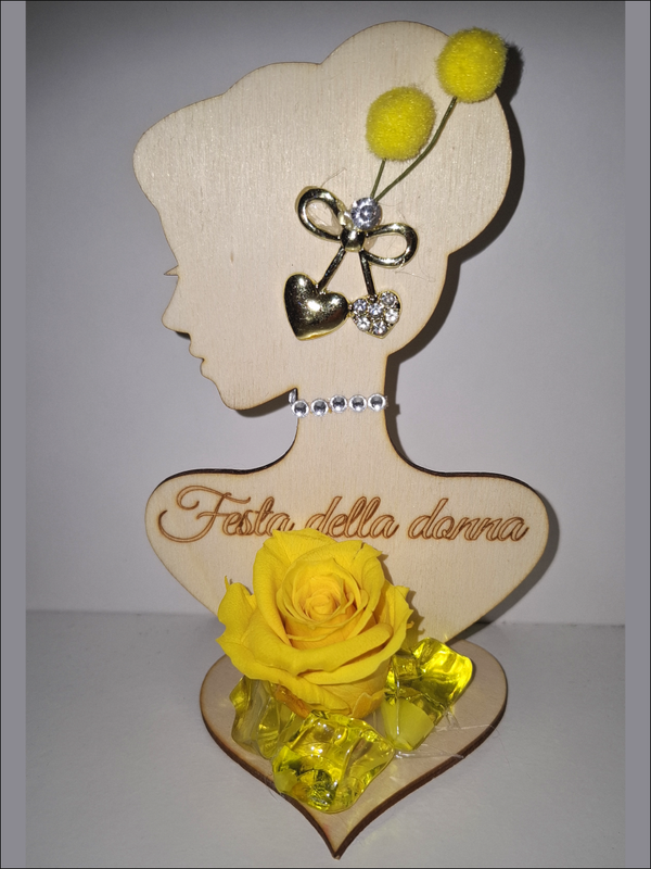 Figura di Donna orecchino con Rosa Stabilizzata