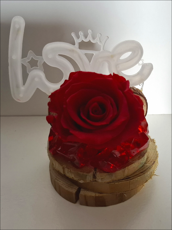 Rosa Stabilizzata con scritta "Love" Led