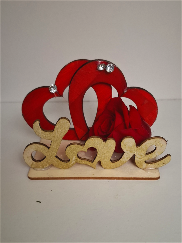 Scritta "LOVE" e Rosa Stabilizzata