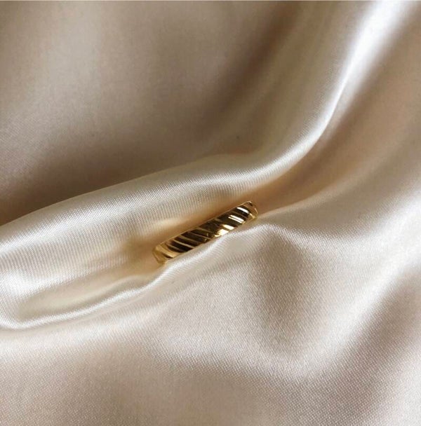 ring stripes gold