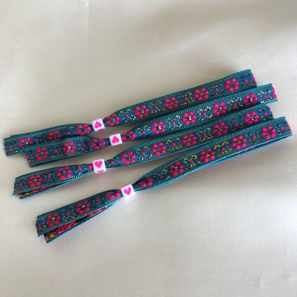 bracelet flowers blue