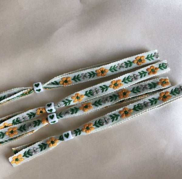 bracelet flowers white yellow