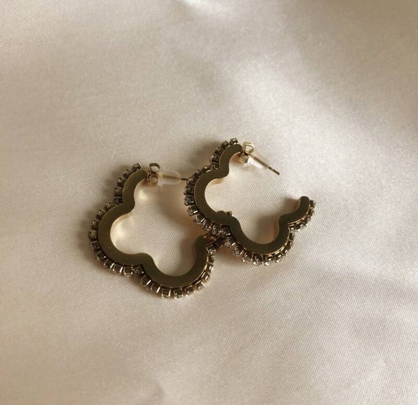 earrings gold flowers diamonds