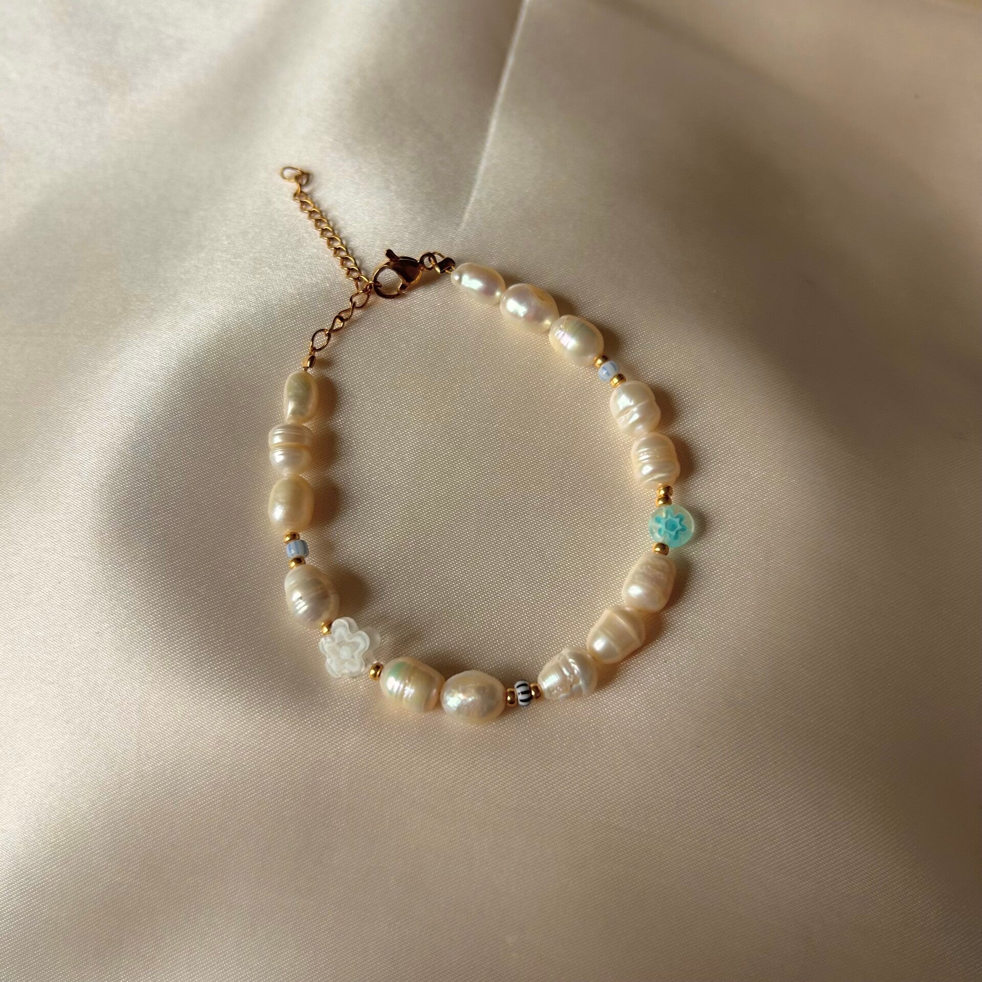 bracelet pearls light blue flowers