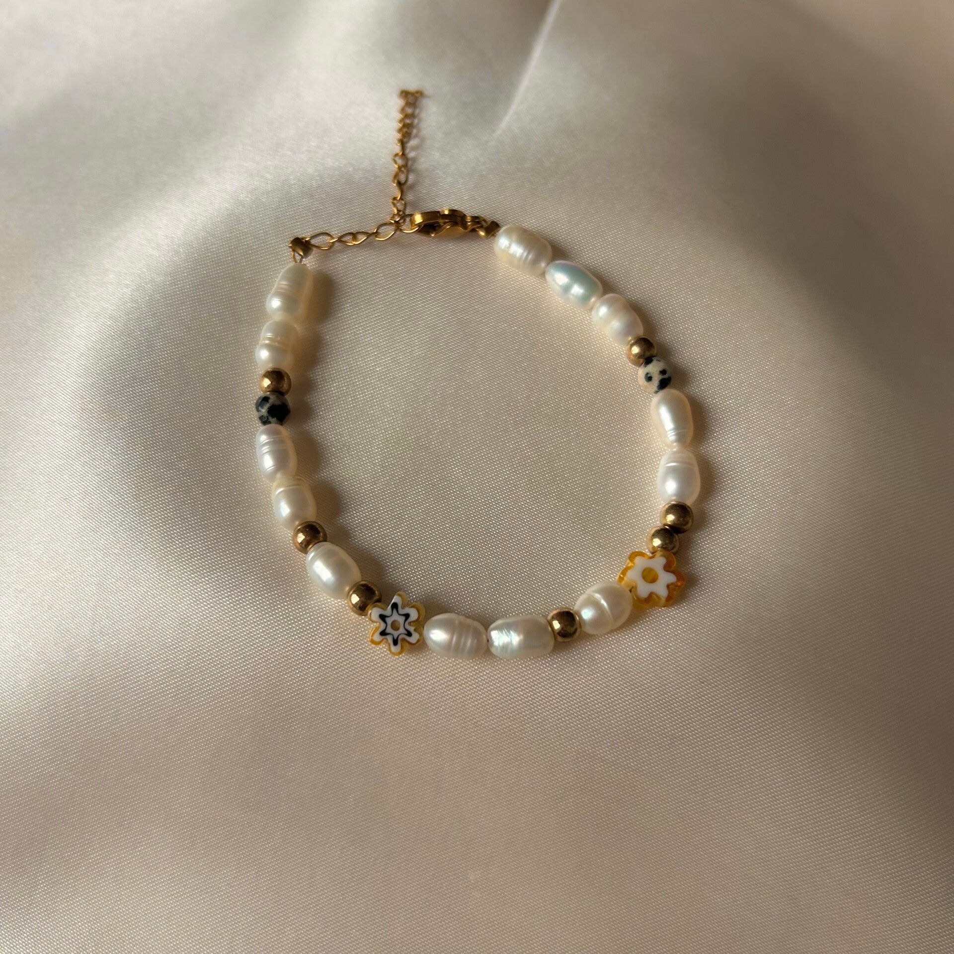bracelet pearls gold yellow flowers