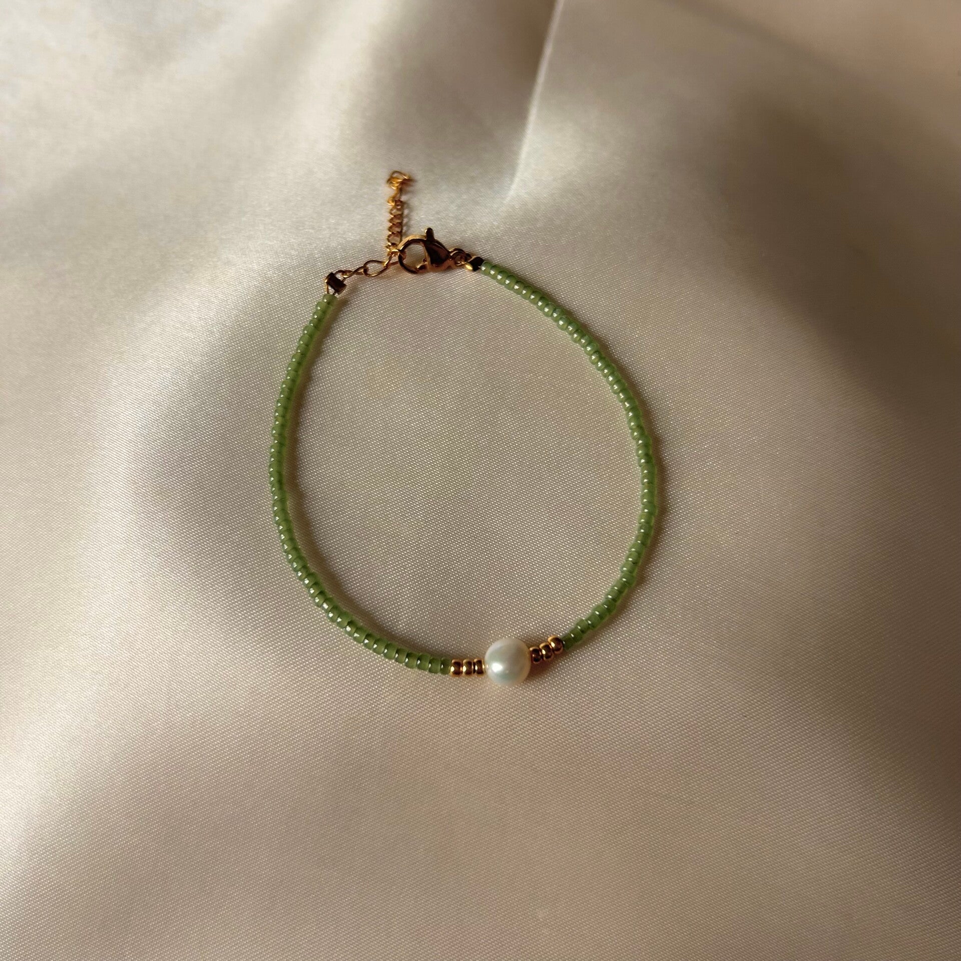 bracelet green beads pearl