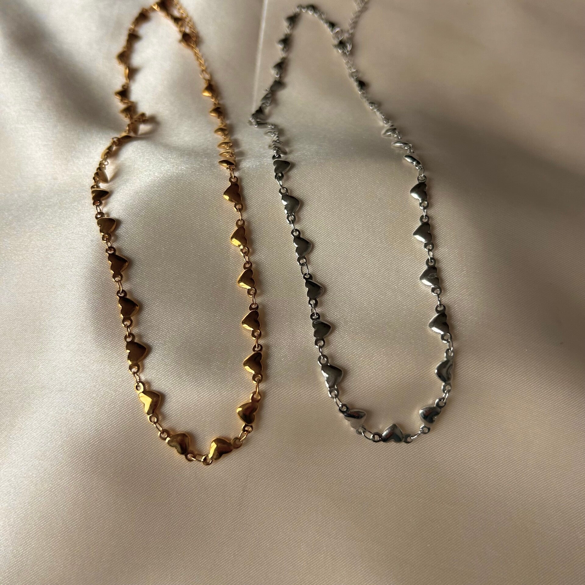 necklace chained hearts