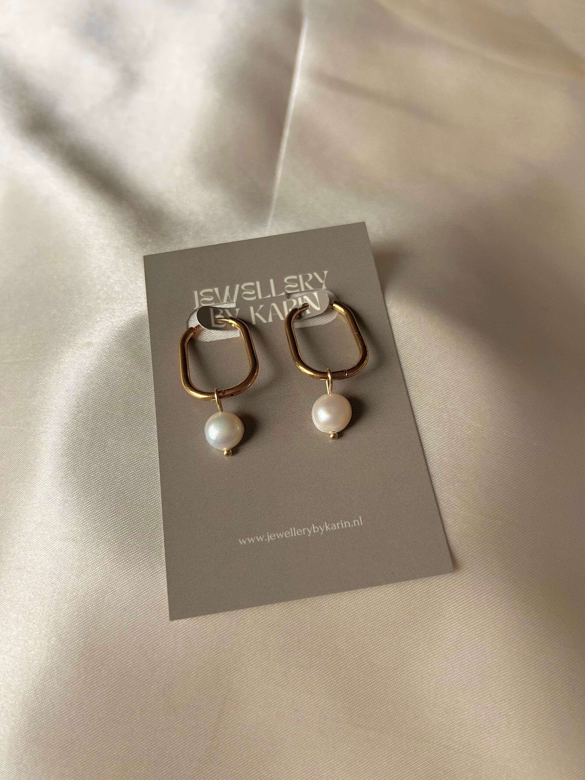 earrings oval hoops pearl gold