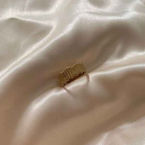 ring big stripes gold