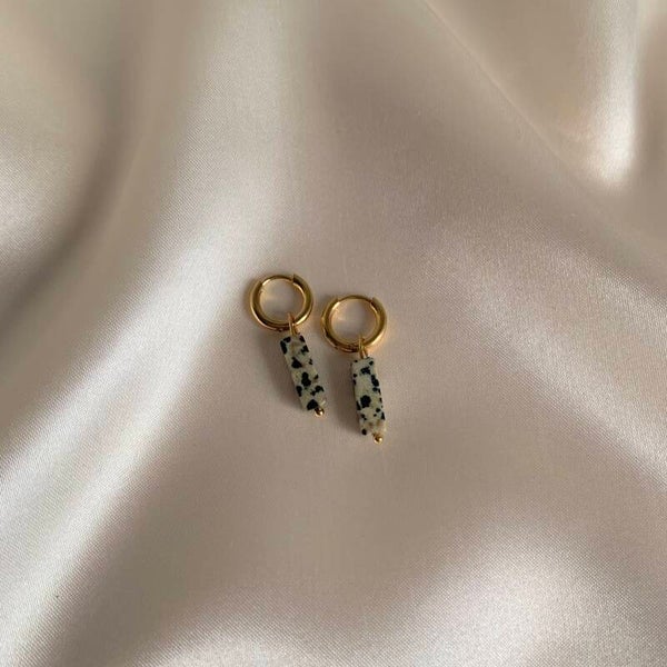 earrings stones print gold