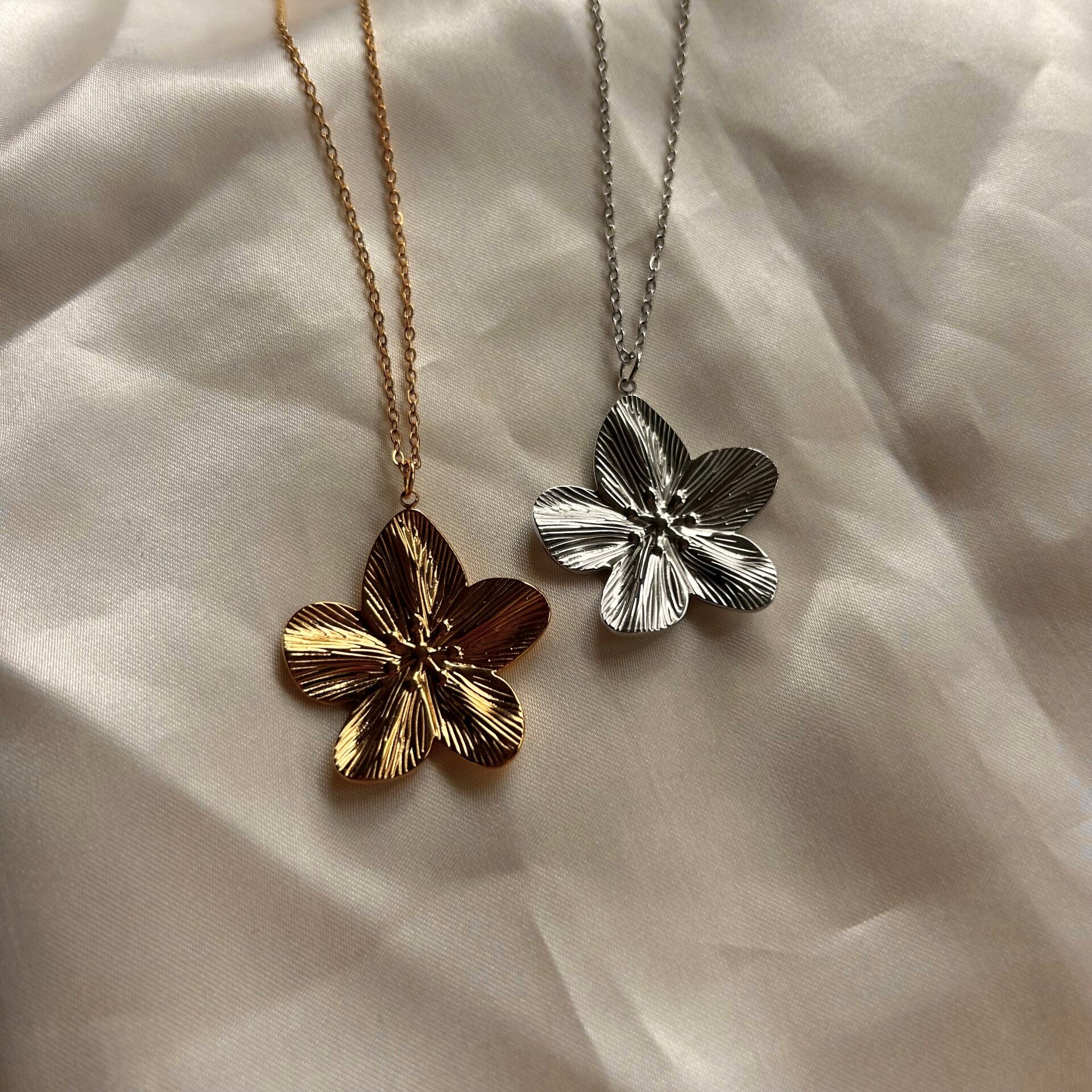 necklace big flower