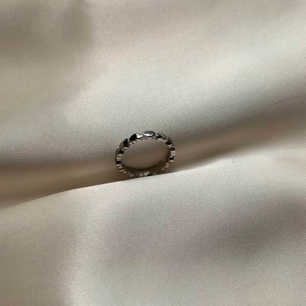 ring row of hearts silver
