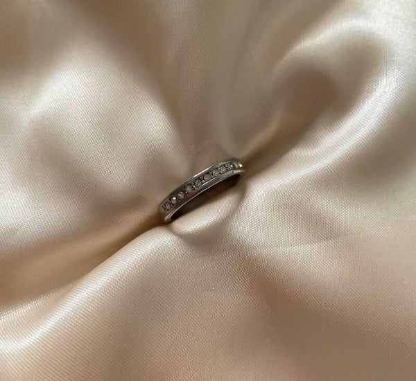 ring row of diamonds silver