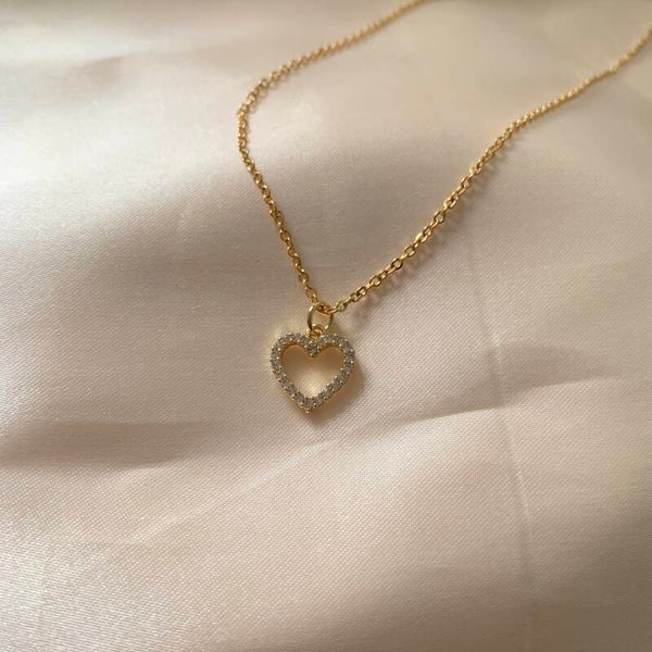 necklace heart diamonds