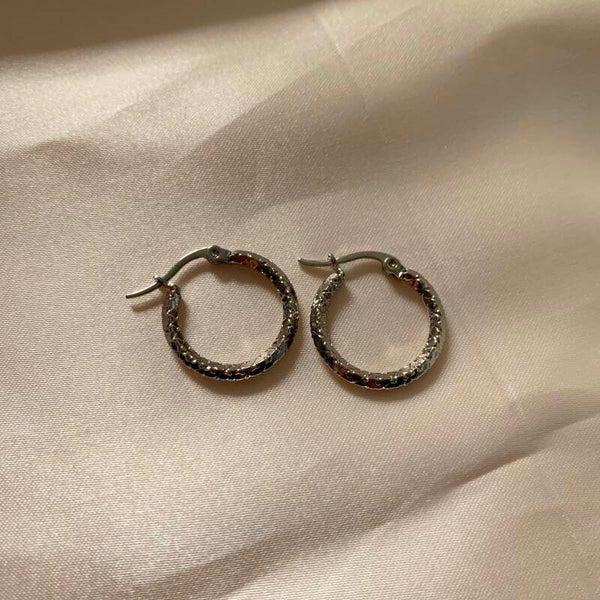 small hoops pattern silver