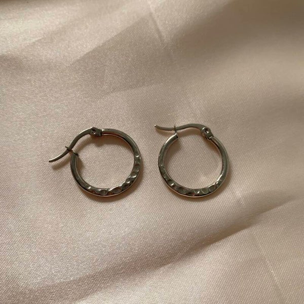 small hoops dotted pattern silver