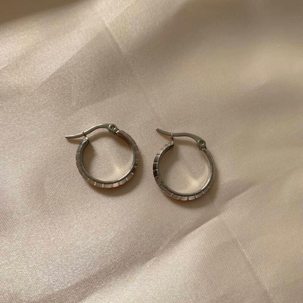 small hoops stripes silver