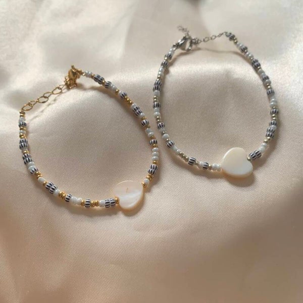 bracelet beaded heart shell black white