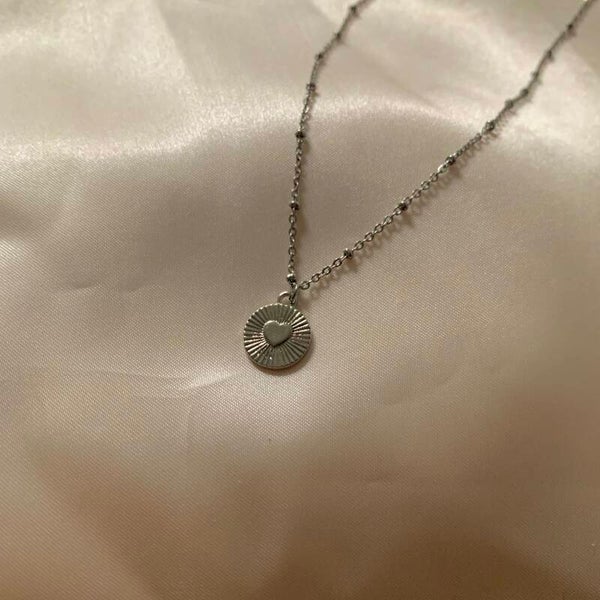 necklace dotted silver heart