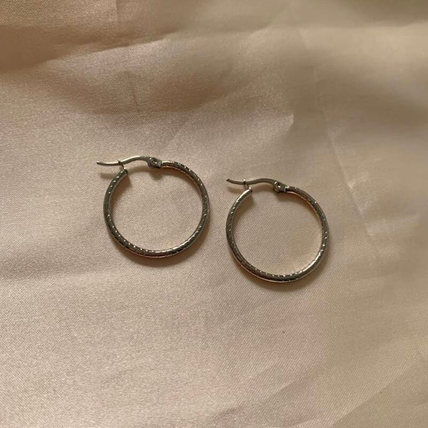 hoops striped glitter pattern silver