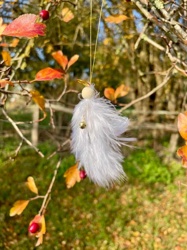 Weihnachtlicher Engel aus Federn | Christbaumanhänger | Adventsschmuck handgemacht | Weihnachtsdeko aus Federn
