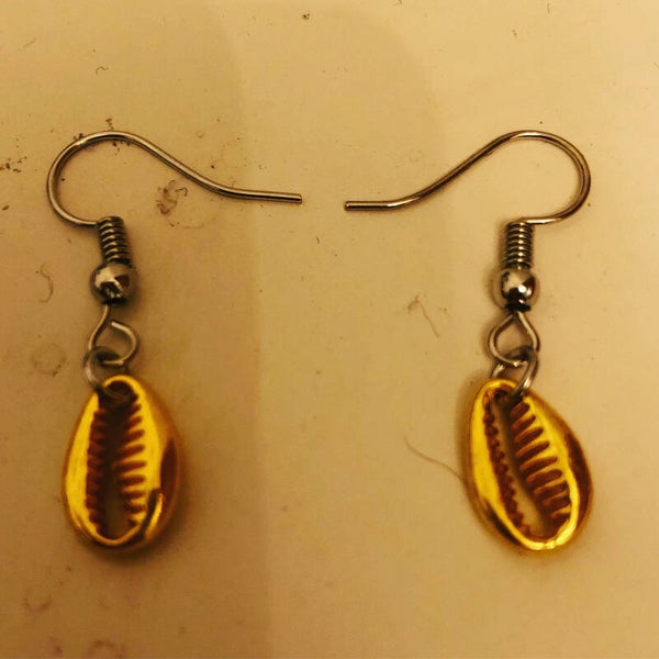 oorbellen met goude schelp