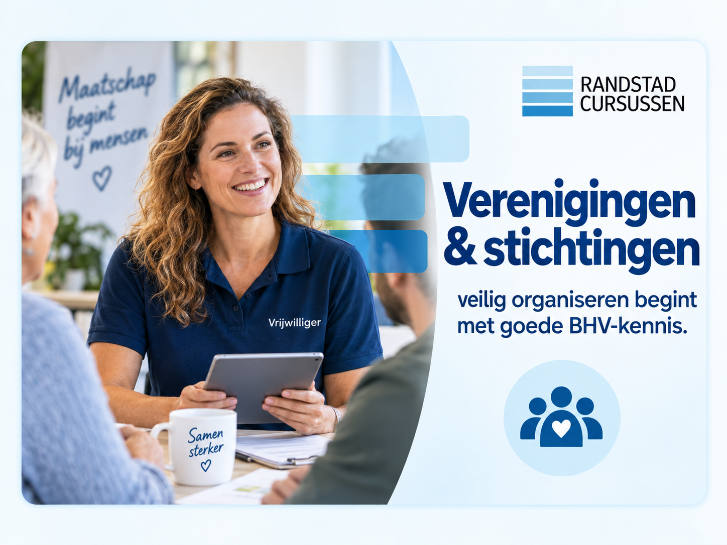 Illustratie voor Randstad Cursussen van verenigingen en stichtingen die een online BHV cursus volgen, met samenwerkende bestuurders en vrijwilligers in professionele huisstijl.