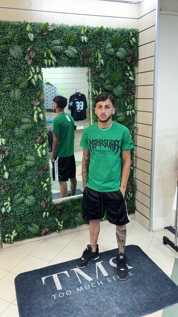 T-shit verde con scritta