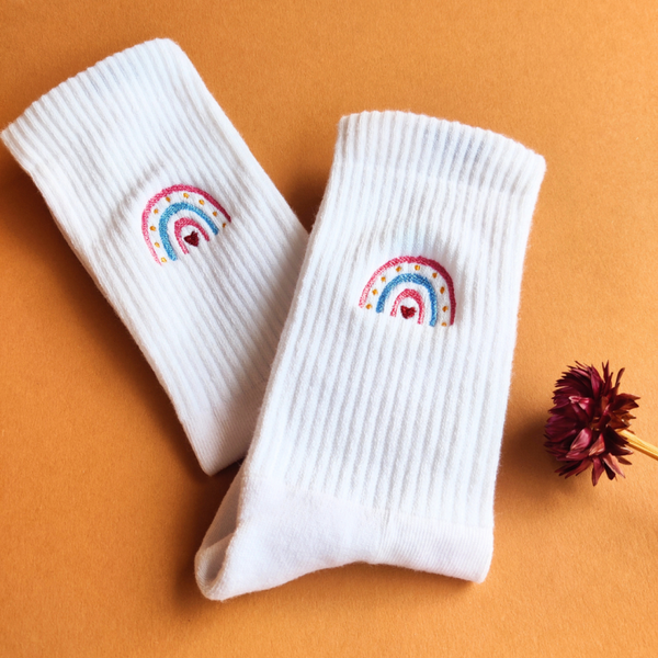 Unisex Bio-Baumwoll Socken mit Regenbogen Stickerei