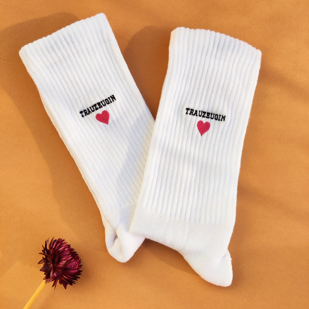 Unisex Bio-Baumwoll Socken mit Trauzeugin mit Herz Stickerei