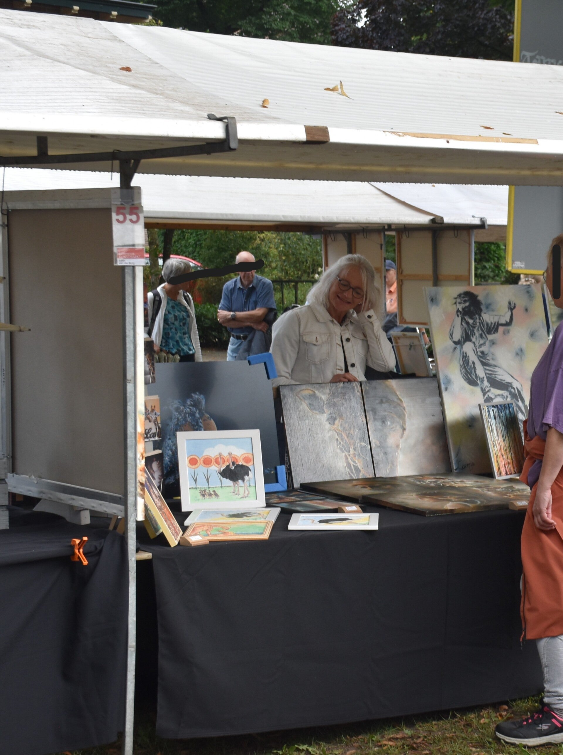 Atelier de Veldbloem op de kunstmarkt Corinne Bronsink is kunstenares en spreker van dit atelier in Emst, nabij Epe en Vaassen. Op de Veluwe in Gelderland.