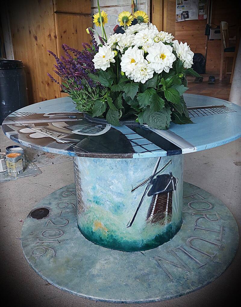 Molen de Fortuin in Hattem, schilderij op haspel door Corinne Bronsink van Atelier de Veldbloem in Emst. Eerste prijs. Corinne schildert ook in opdracht, geeft creatieve workshops, schilderlessen en lezingen of sociaal maatschappelijke thema's