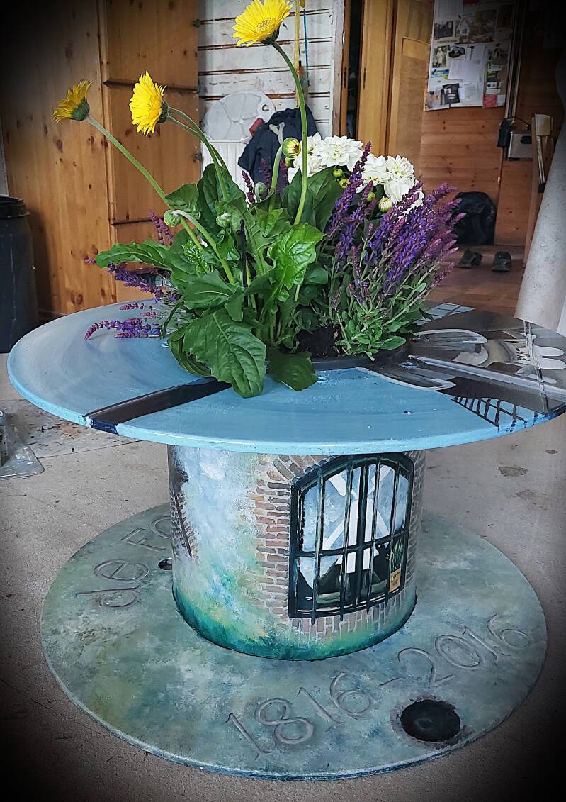 Molen de Fortuin in Hattem, schilderij op haspel door Corinne Bronsink van Atelier de Veldbloem in Emst. Eerste prijs. Corinne schildert ook in opdracht, geeft creatieve workshops, schilderlessen en lezingen of sociaal maatschappelijke thema's