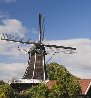 Molen de Fortuin in Hattem, schilderkunst op kunstmarkt Hattem. Corinne Bronsink, kunstenares en spreker van Atelier de Veldbloem in Emst nabij Epe en Vaassen op de Veluwe. Ook schilderijen iin opdracht, creatieve workshops, schilderlessen en lezingen.