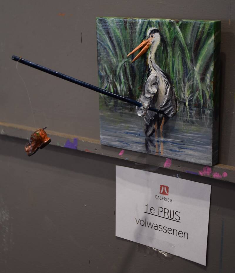 Reiger, minischilderijtje. Eerste prijs. Door Corinne Bronsink van Atelier de Veldbloem in Emst. Corinne schildert ook in opdracht, geeft schilderlessen en creatieve workshops en lezingen over sociaal maatschappelijke thema's. 
