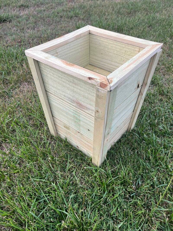 Medium Cedar Planter