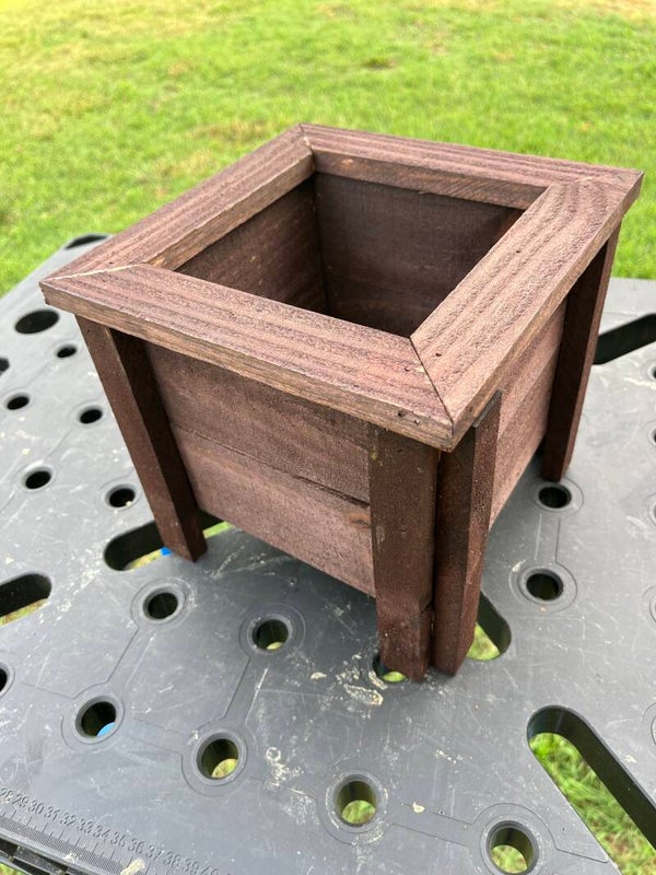 Small 9in Cedar Planter - stained Red Mahogany