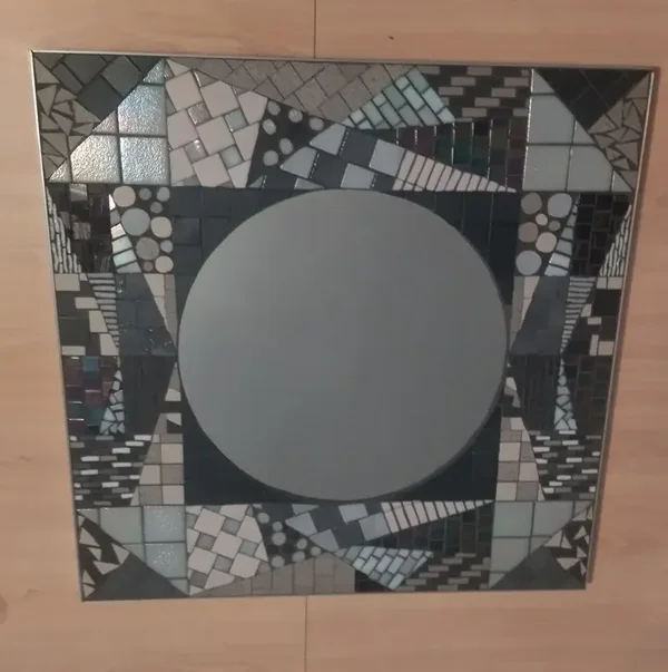 Miroir mosaique carré 50 cm "Graphique" noir,gris,argenté.