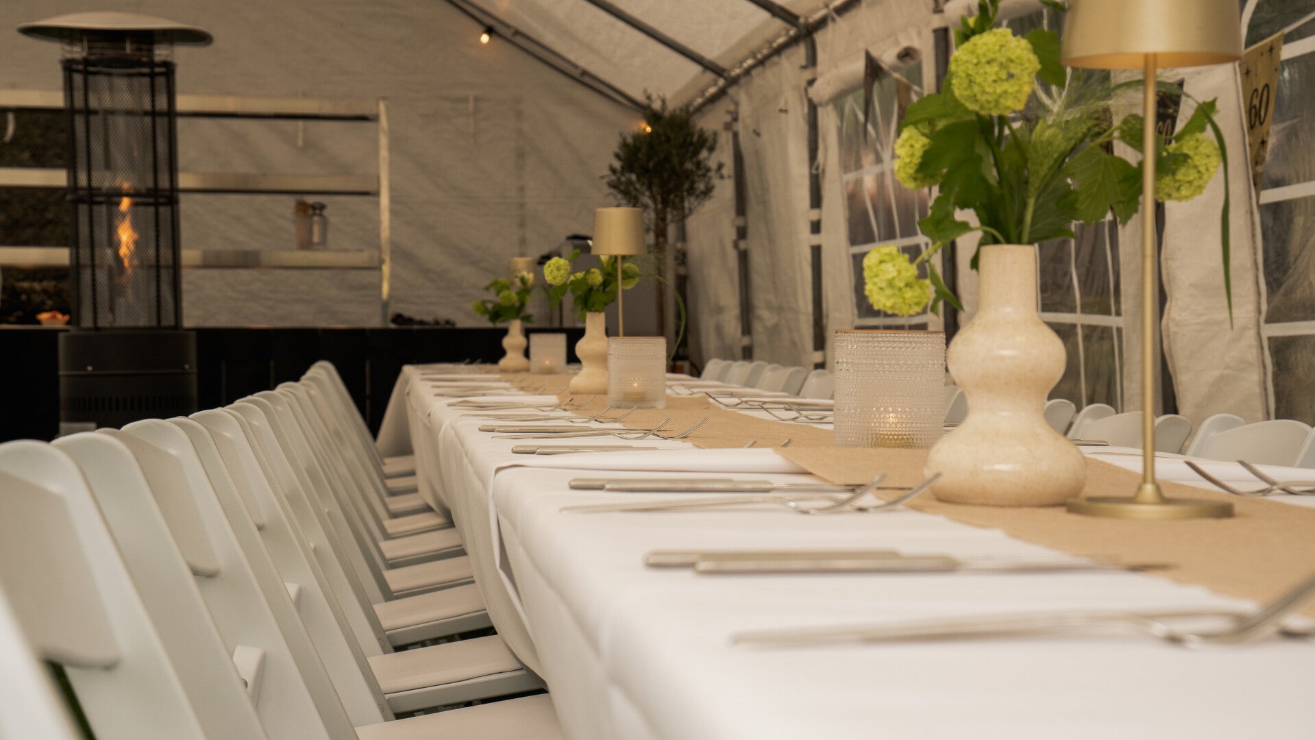 De Chef van Alright cooking bereidt heerlijke gerechten bij een catering op locatie 