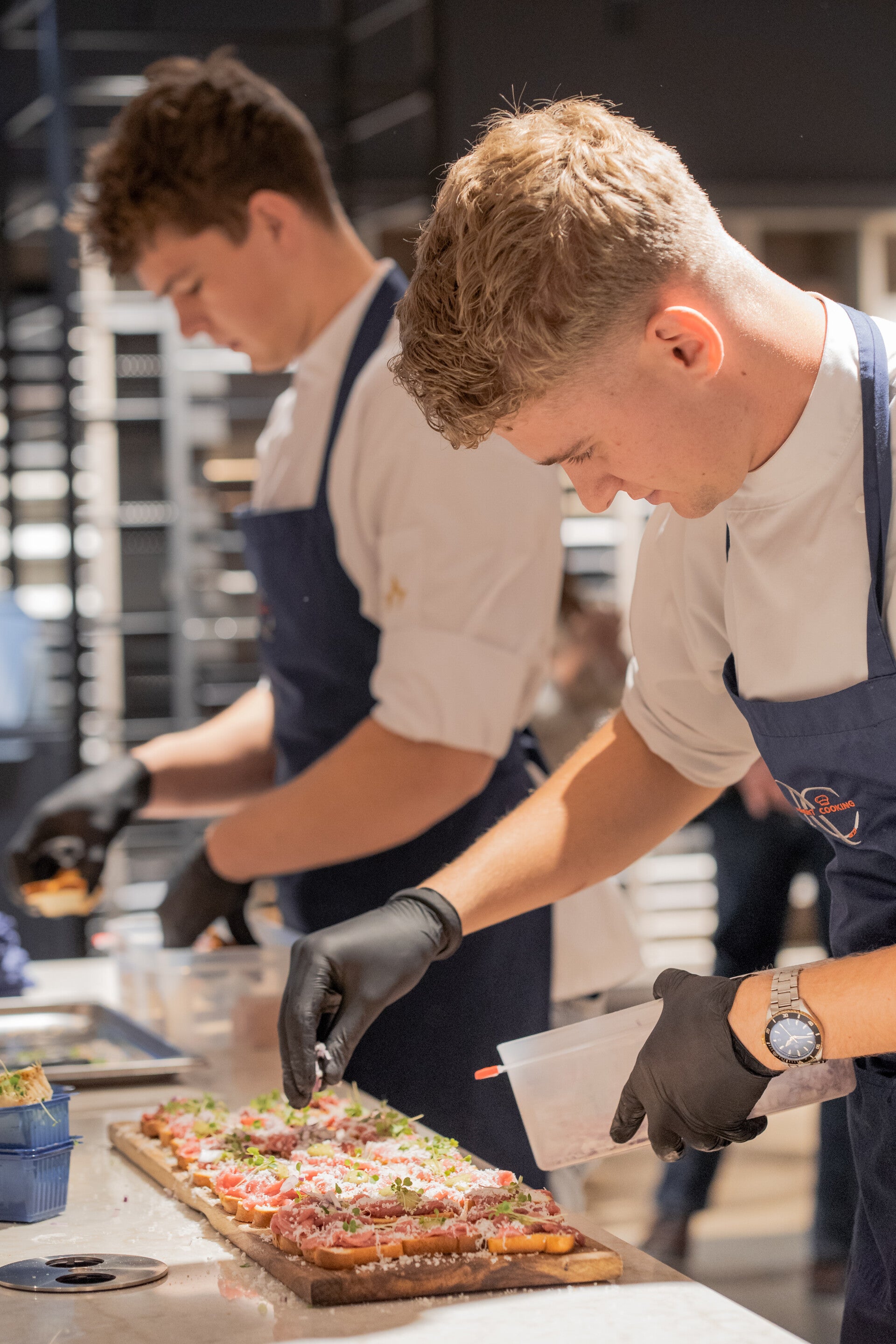 De koks van Alright cooking in overleg