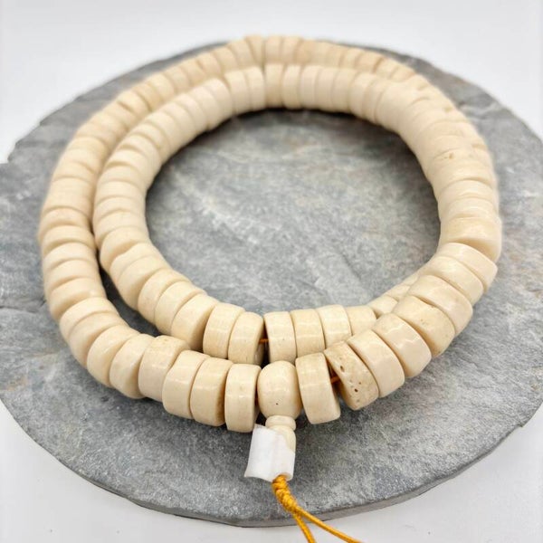 TRADITIONELE YAK- BOT MALA