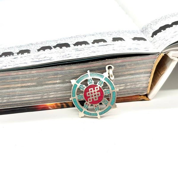 Infinity knot hanger