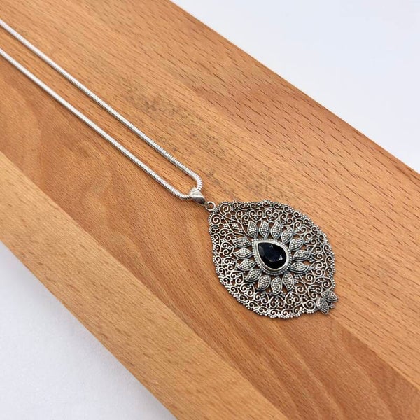 Zwarte Beschermer – onyx Ketting